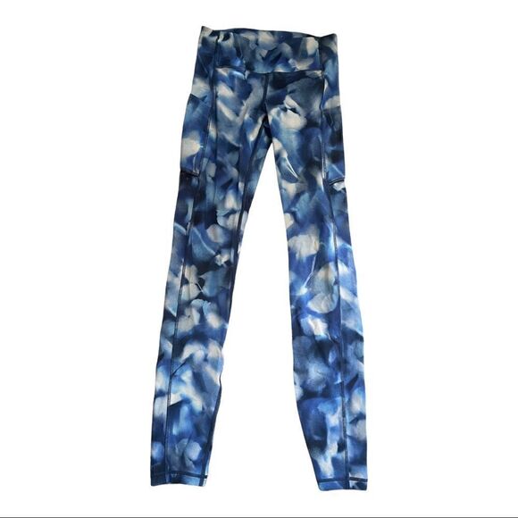 Size 4 Lululemon Blue Tie Dye Wunder Under Leggings - Picture 1 of 4